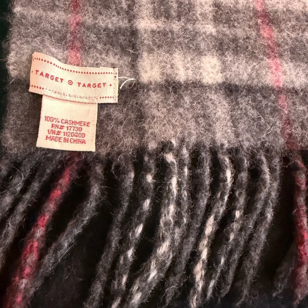 Target 100% Cashmere Scarf Grey Red Plaid Fringe RN 17730 VN 1120400